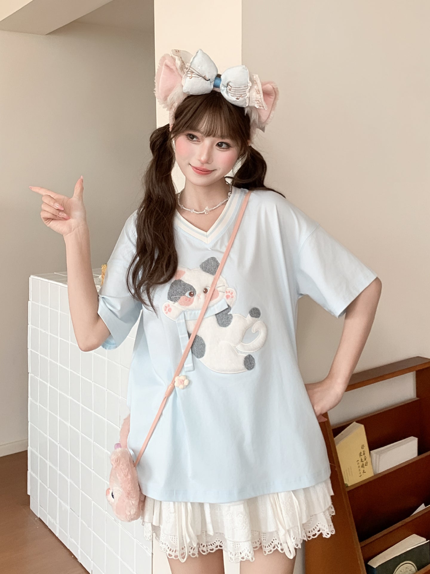 Kitty Cloud V-Neck Tee-Tops-ntbhshop
