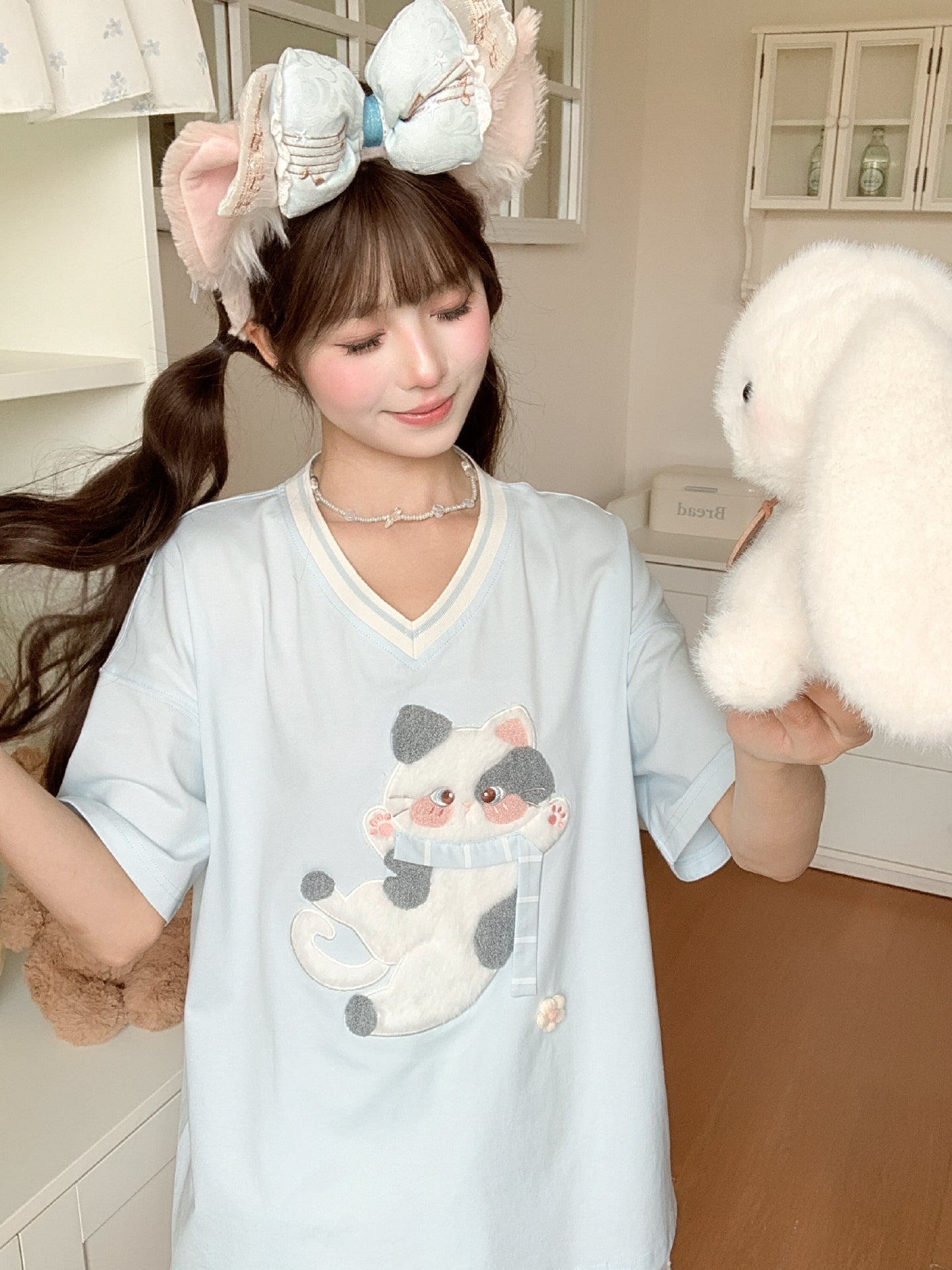 Kitty Cloud V-Neck Tee-Tops-ntbhshop
