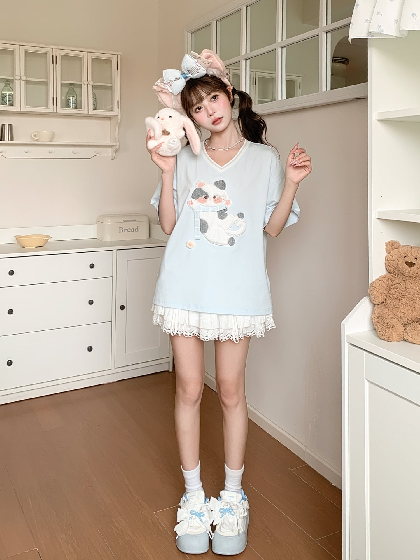 Kitty Cloud V-Neck Tee-Tops-ntbhshop