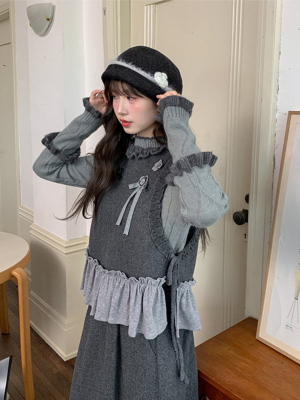 Ink Petal Ruffle Wool Vest-ntbhshop