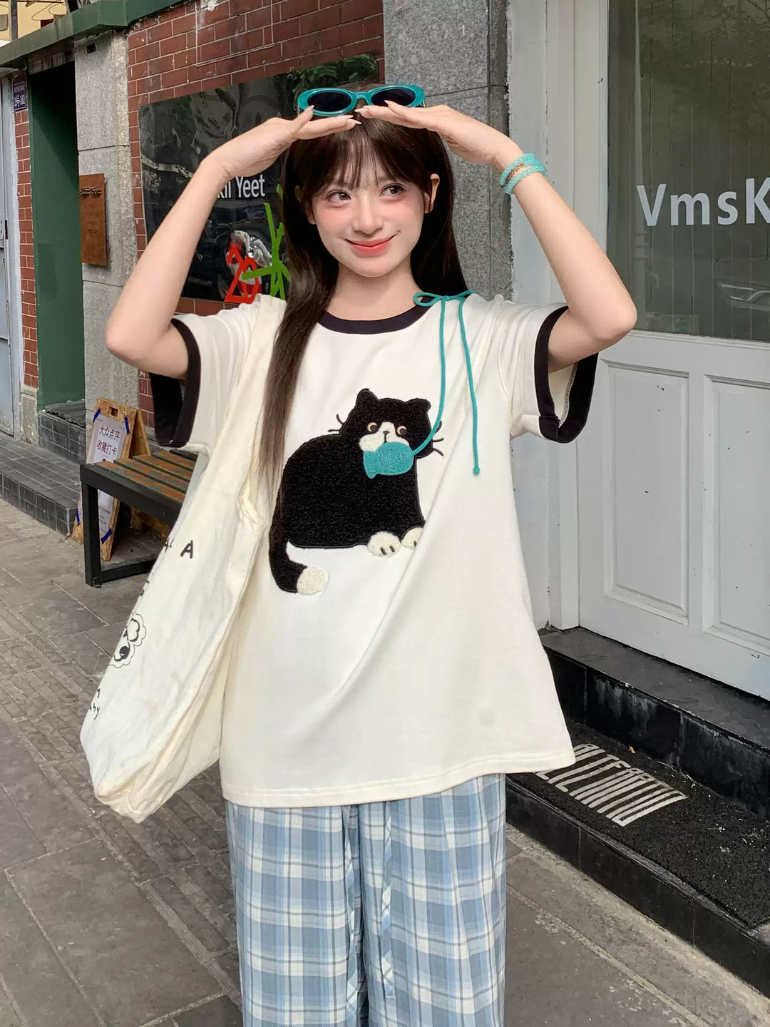 Milk Cat Ribbon Tee-Tops-ntbhshop