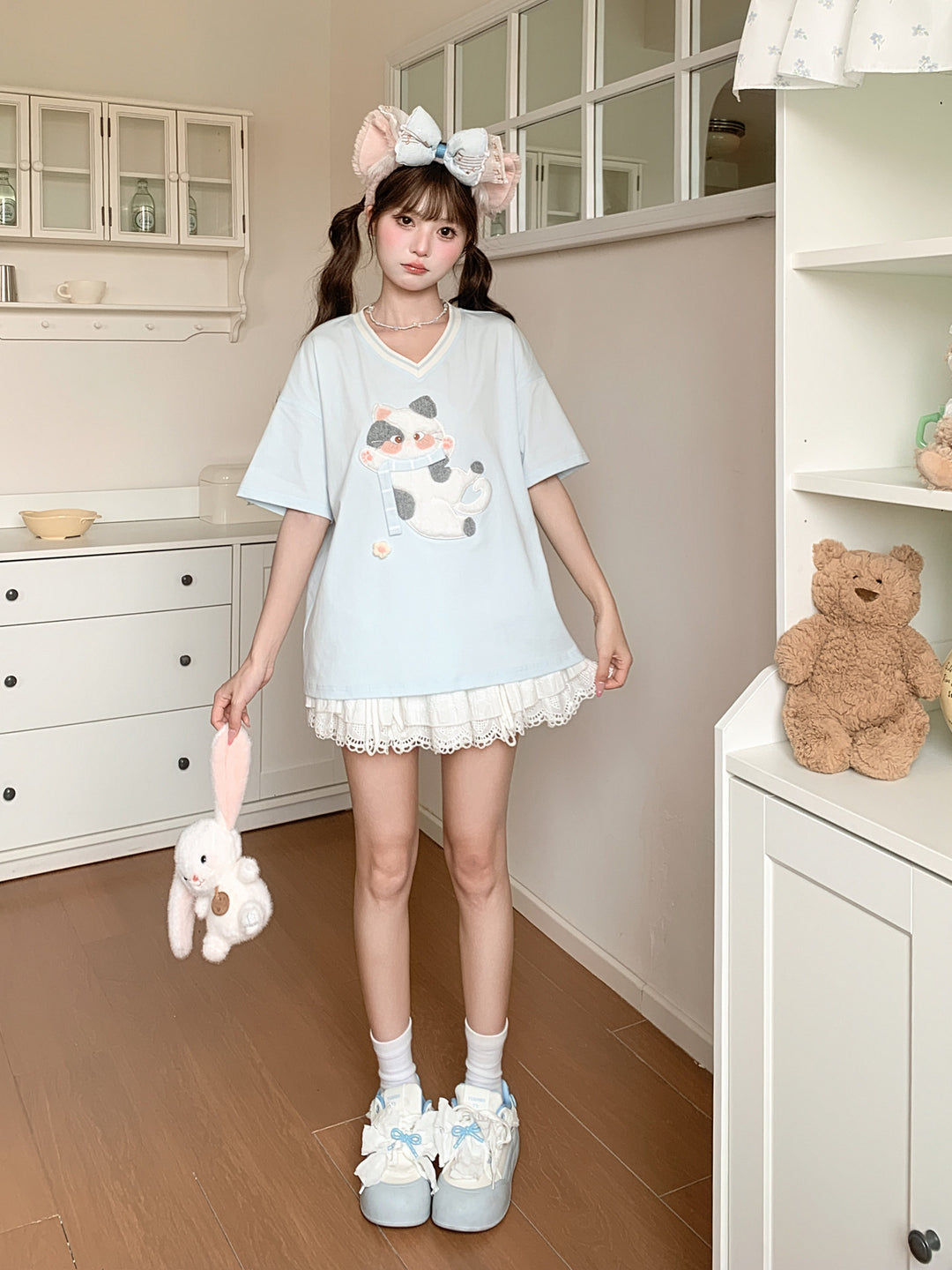 Kitty Cloud V-Neck Tee-Tops-ntbhshop