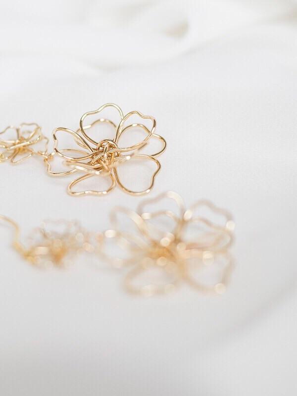 Camellia Earrings-ntbhshop